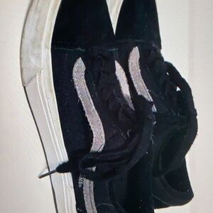 Complemented by a contrasting rubber sole sleek shoes